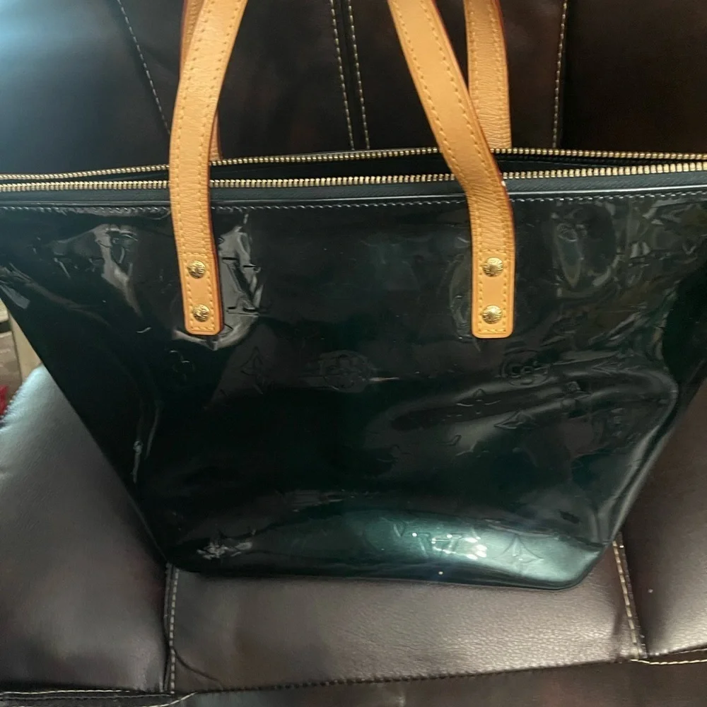Louis Vuitton Bellevue Green Vernis Tote